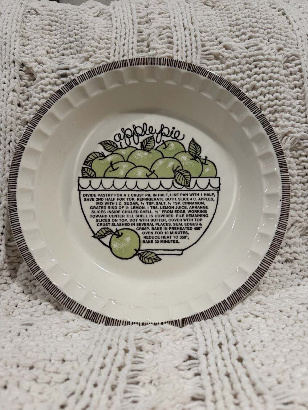 Vintage Royal China by Jeannette Apple Pie Recipe Ceramic Pie Plate Baker